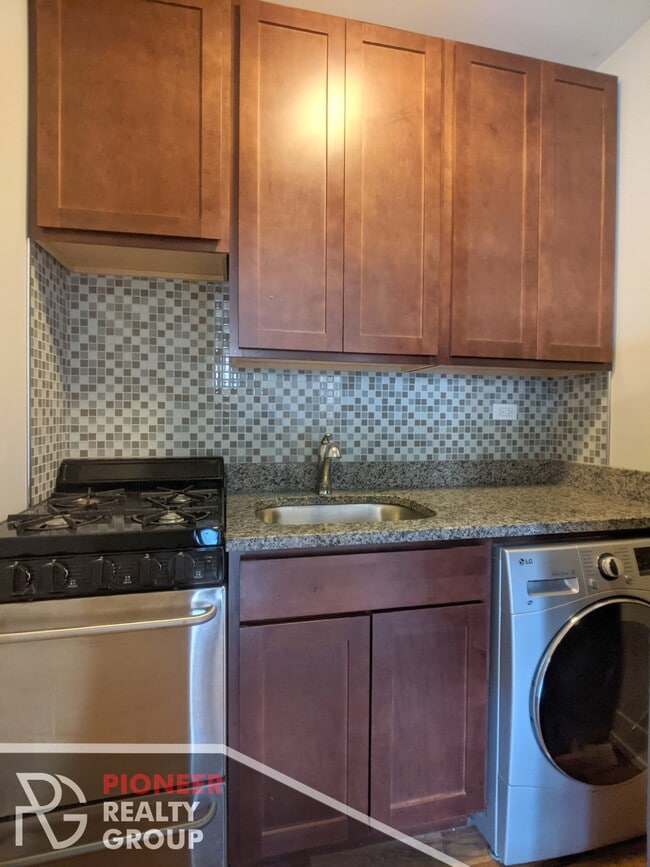 506 W Arlington Pl, Unit 2