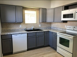 713 W 27th St, Unit #1 in Kearney, NE - Building Photo - Building Photo