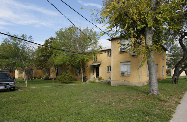 7307 Broadway St in San Antonio, TX - Building Photo - Building Photo