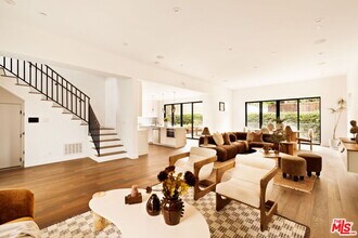 1023 Superba Ave in Los Angeles, CA - Building Photo - Building Photo