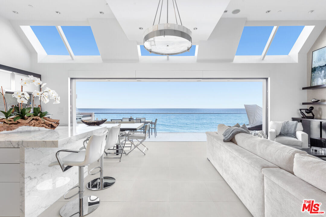 26504 Latigo Shore Dr in Malibu, CA - Building Photo