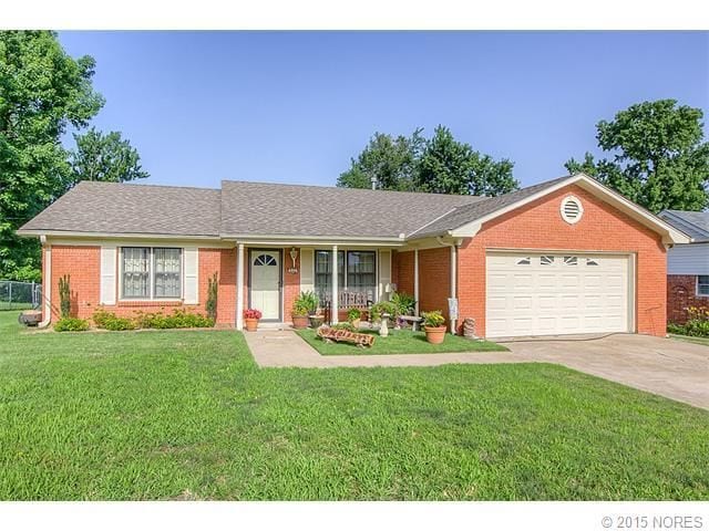 property at 933 Macklyn Ln