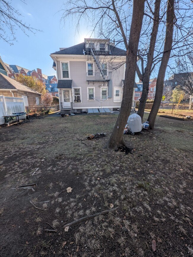 83 Sachem St, Unit 2R in New Haven, CT - Building Photo - Building Photo