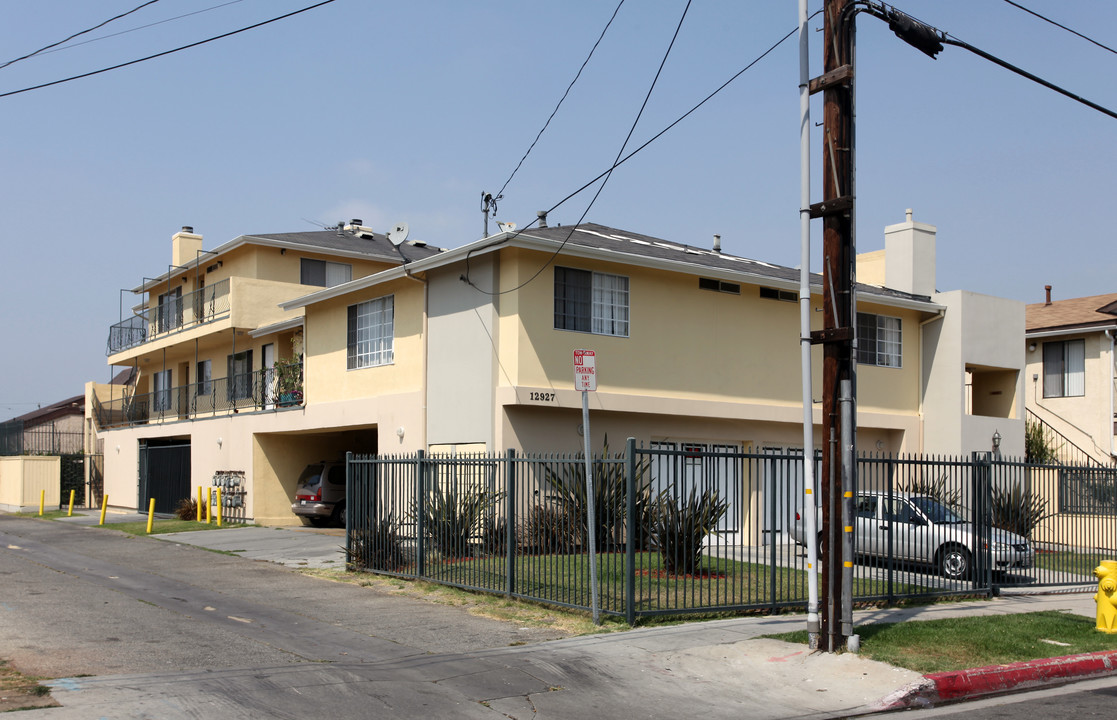 12927 Doty Ave in Hawthorne, CA - Building Photo