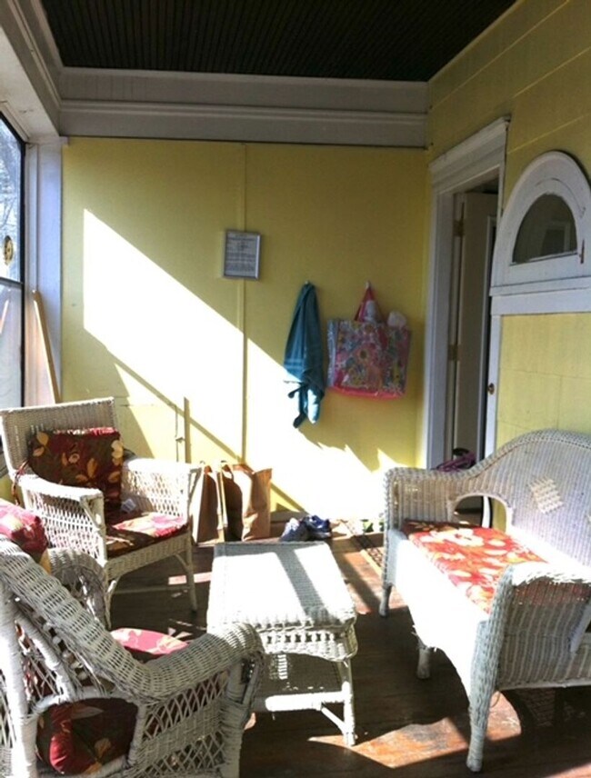 2526 Polk St NE in Minneapolis, MN - Building Photo - Building Photo