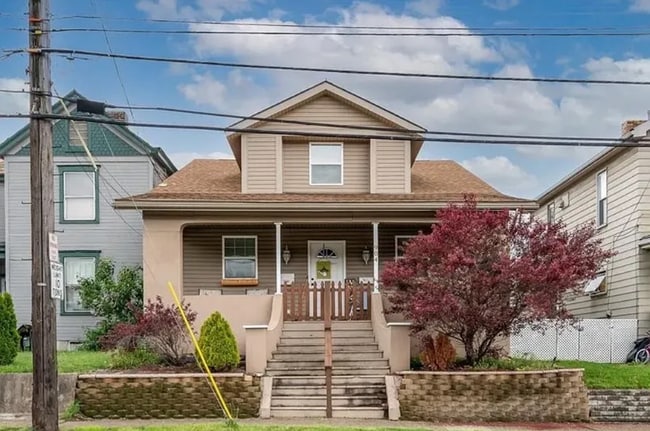 property at 904 Penn Ave