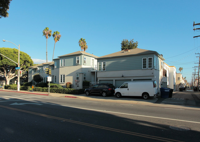 1920 Montana Ave in Santa Monica, CA - Building Photo - Building Photo