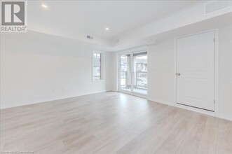 596 Benninger Dr in Kitchener, ON - Building Photo - Building Photo