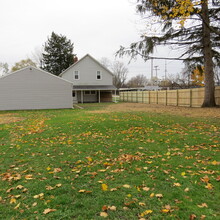 293 Tenney Ave in Amherst, OH - Foto de edificio - Building Photo