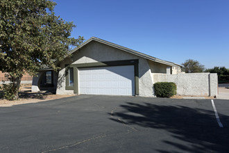 15666 Bear Valley Rd in Victorville, CA - Building Photo - Building Photo