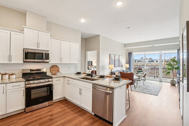 Lyra Apartments in Centennial, CO - Foto de edificio - Building Photo