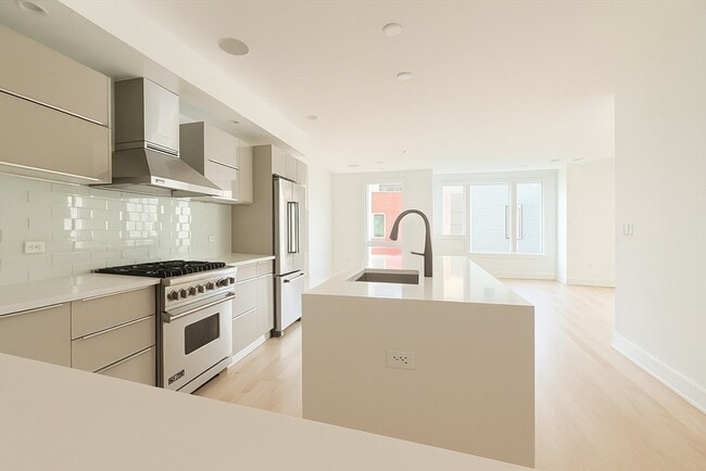 403 W First St in Boston, MA - Building Photo - Building Photo