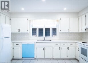 241 Green Rd in Hamilton, ON - Building Photo - Building Photo