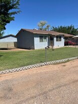 1325 Tapia Blvd SW in Albuquerque, NM - Building Photo