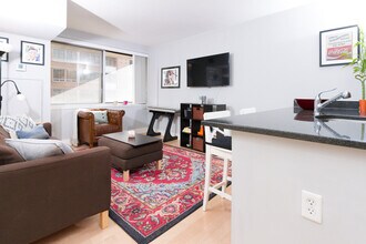 800 4th St SW, Unit N117 in Washington, DC - Foto de edificio - Building Photo