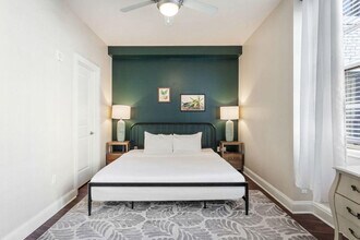 925 Common St in New Orleans, LA - Foto de edificio - Building Photo