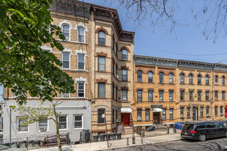 1713 Linden St in Ridgewood, NY - Building Photo - Building Photo