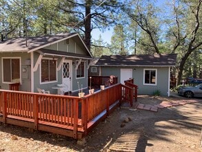 338 Riverside Ave in Big Bear City, CA - Foto de edificio - Building Photo