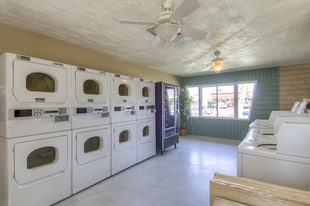 Hayden Square in Yuma, AZ - Building Photo