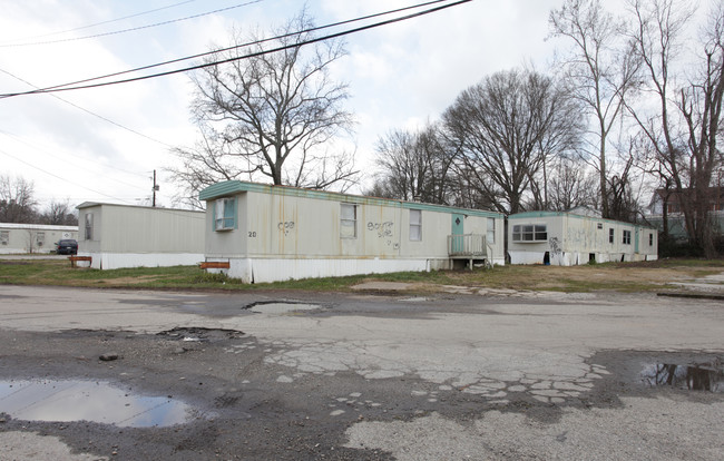 Suburban Mobile Home Park in Gainesville, GA - Foto de edificio - Building Photo