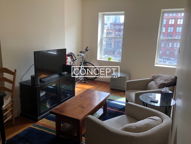 37 Cooper St, Unit 3 in Boston, MA - Foto de edificio - Building Photo