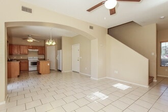 7014 S 40th Ln in Phoenix, AZ - Foto de edificio - Building Photo