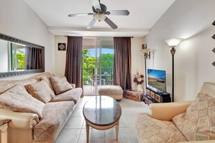923 Villa Cir in Boynton Beach, FL - Building Photo