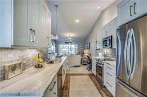 851 Gulf Pavillion Dr-Unit -202 in Naples, FL - Foto de edificio - Building Photo