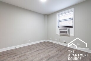 515 W Belmont Ave, Unit 5L in Chicago, IL - Building Photo