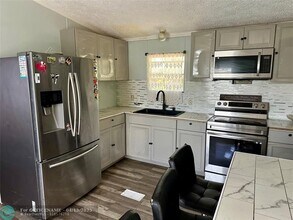 12431 SW 5th St in Davie, FL - Building Photo - Building Photo