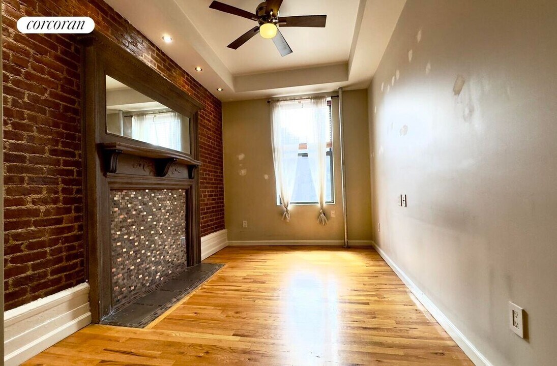 561 W 161st St in New York, NY - Building Photo