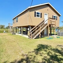 143 Bastrop Bayou Dr in Angleton, TX - Building Photo - Building Photo