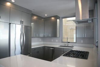 310 16th Pl in Manhattan Beach, CA - Building Photo - Building Photo