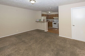 Shady Tree Apartments in Evansville, IN - Building Photo - Building Photo