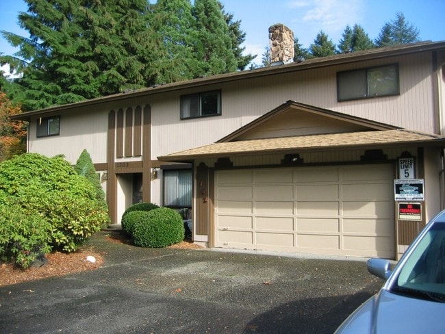 1702 Judd St SE in Lacey, WA - Foto de edificio - Building Photo