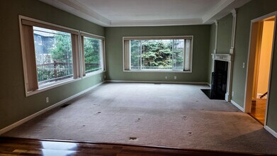 11734 82nd Ave NE in Kirkland, WA - Building Photo - Building Photo