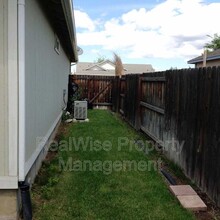 790 NE Quince Ave in Redmond, OR - Foto de edificio - Building Photo