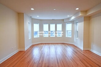 6454 N Newgard Ave, Unit 2 in Chicago, IL - Foto de edificio - Building Photo