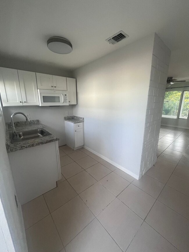 2147 Washington Ave in Naples, FL - Building Photo - Building Photo