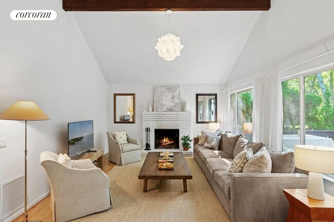 197 Treescape Dr in East Hampton, NY - Foto de edificio - Building Photo