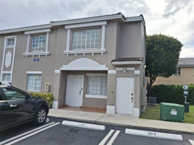 7261 NW 174th Terrace in Hialeah, FL - Building Photo - Building Photo