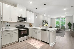 Regency @ Menlo Park Terrace in Metuchen, NJ - Building Photo