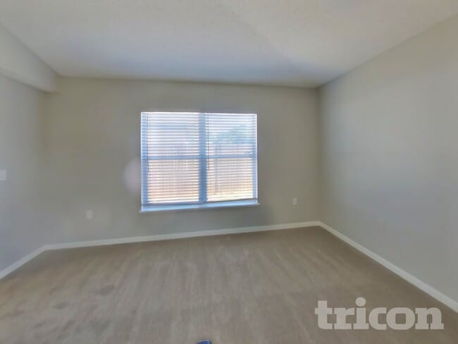 7121 High Bluff Rd, Unit 8150-04 in Jacksonville, FL - Building Photo - Building Photo