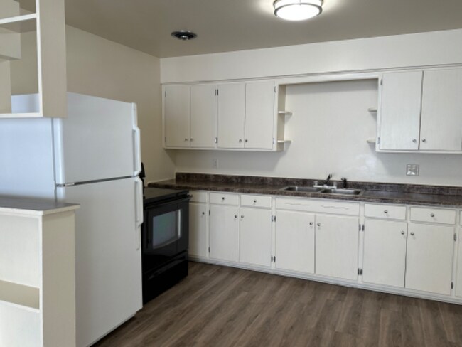 property at 2106 Lake Point Dr