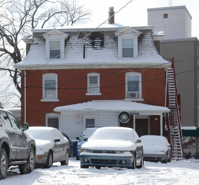 243 S Pugh St in State College, PA - Foto de edificio - Building Photo