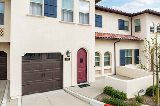 Las Colinas in Walnut, CA - Foto de edificio - Building Photo