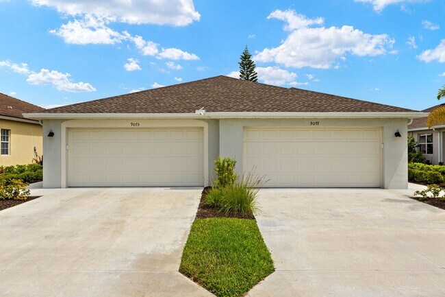 9077 Leatherwood Loop in Lehigh Acres, FL - Foto de edificio - Building Photo