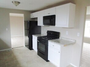 1104 Preston Dr in North Versailles, PA - Building Photo - Building Photo