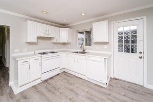 20 Vandenburgh Ave in Troy, NY - Building Photo