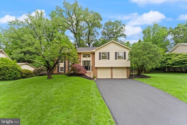 property at 2660 Oakton Glen Dr